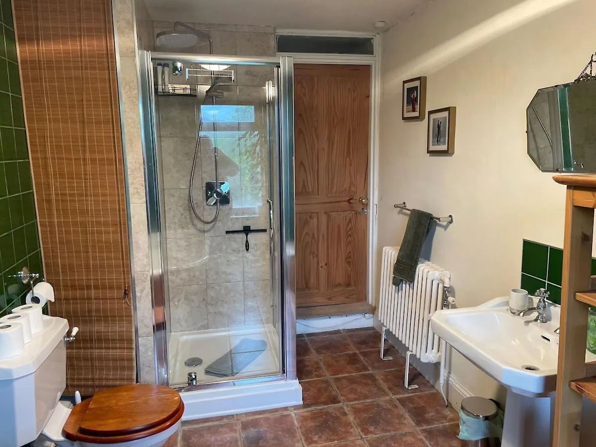 Vicky And Richards Home Cheltenham