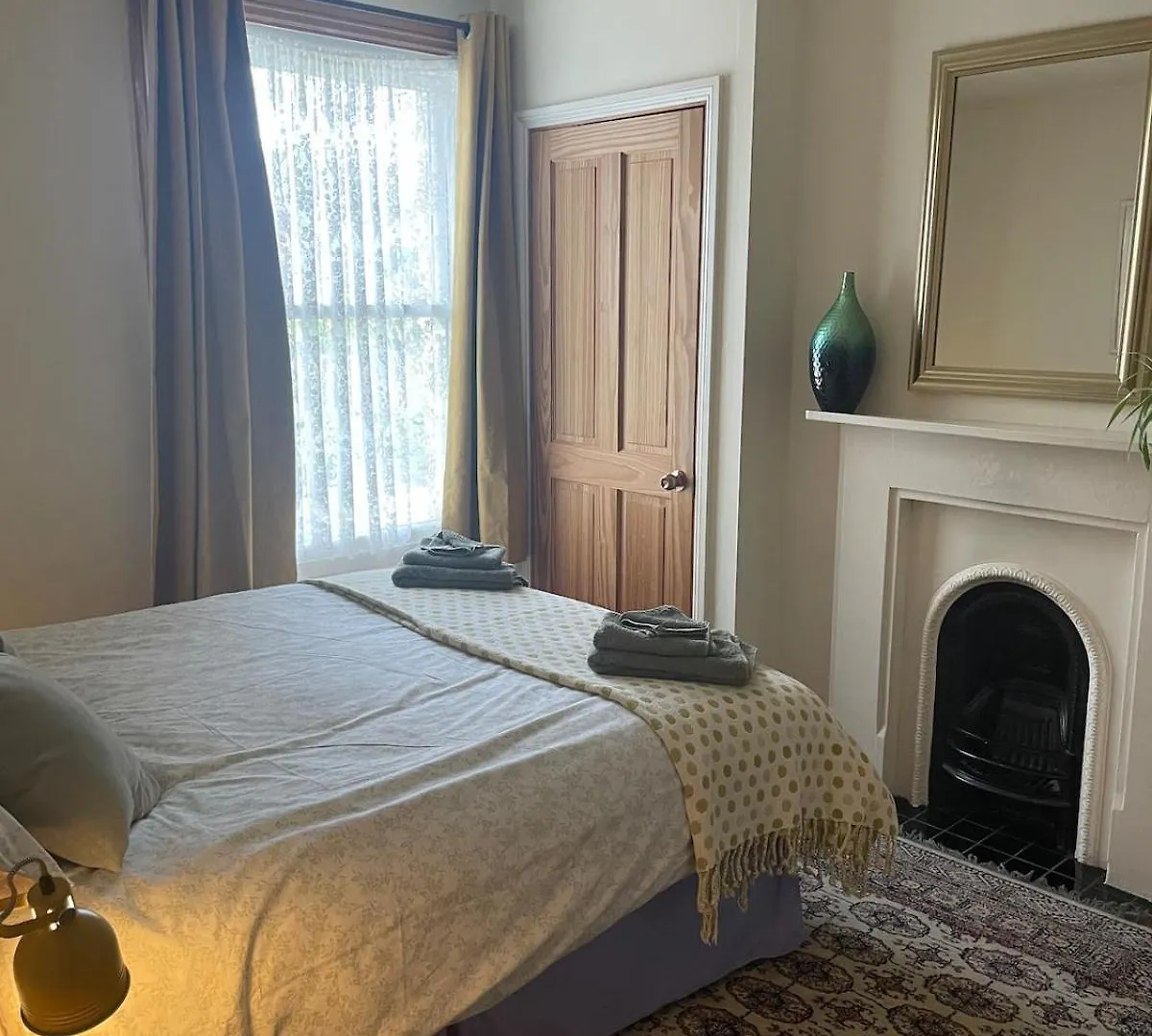 Vicky And Richards Home Cheltenham Apartment