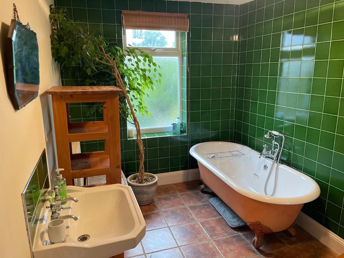 Vicky And Richards Home Cheltenham